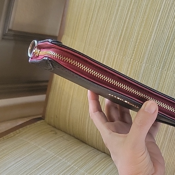 Ellen Tracy wallet. Perfect condition, new no tag. - Picture 2 of 7